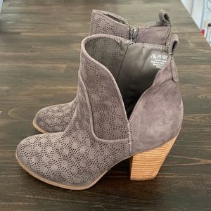 Carlos Santana grey suede booties